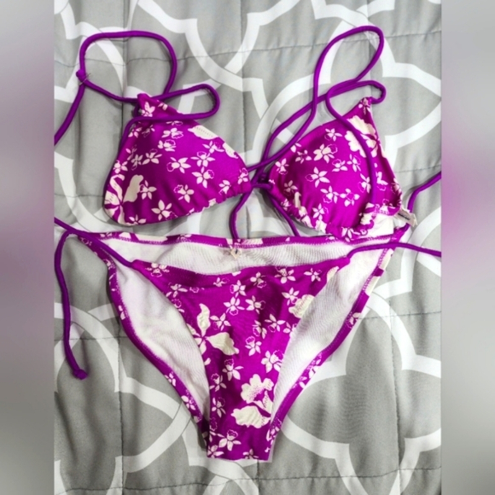 Series Swim Set worn only once, both top and bottom are M